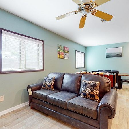 Smoky Mountain Castle Caretaker'S Apartment Сивиървил Екстериор снимка
