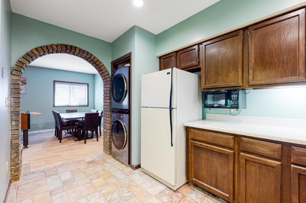 Smoky Mountain Castle Caretaker'S Apartment Сивиървил Екстериор снимка