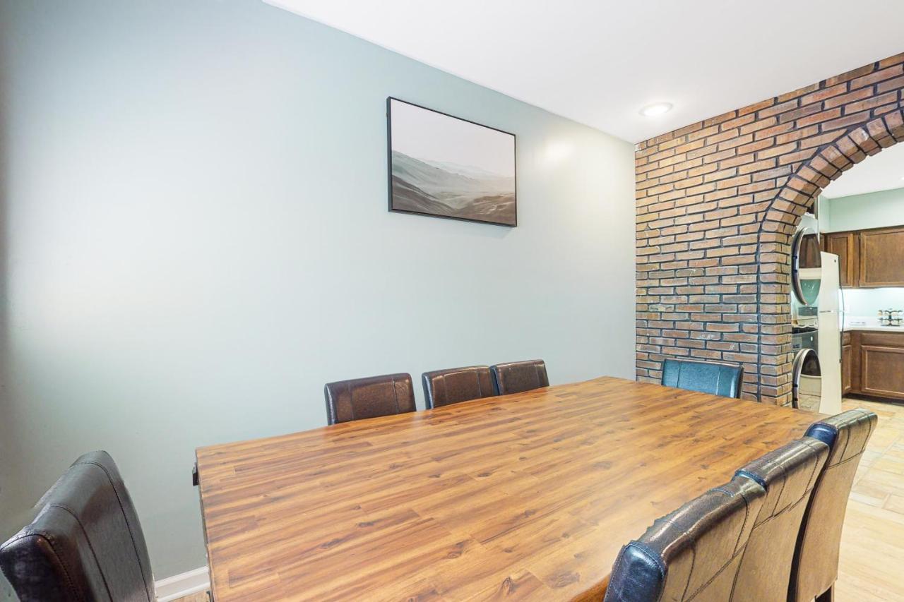 Smoky Mountain Castle Caretaker'S Apartment Сивиървил Екстериор снимка
