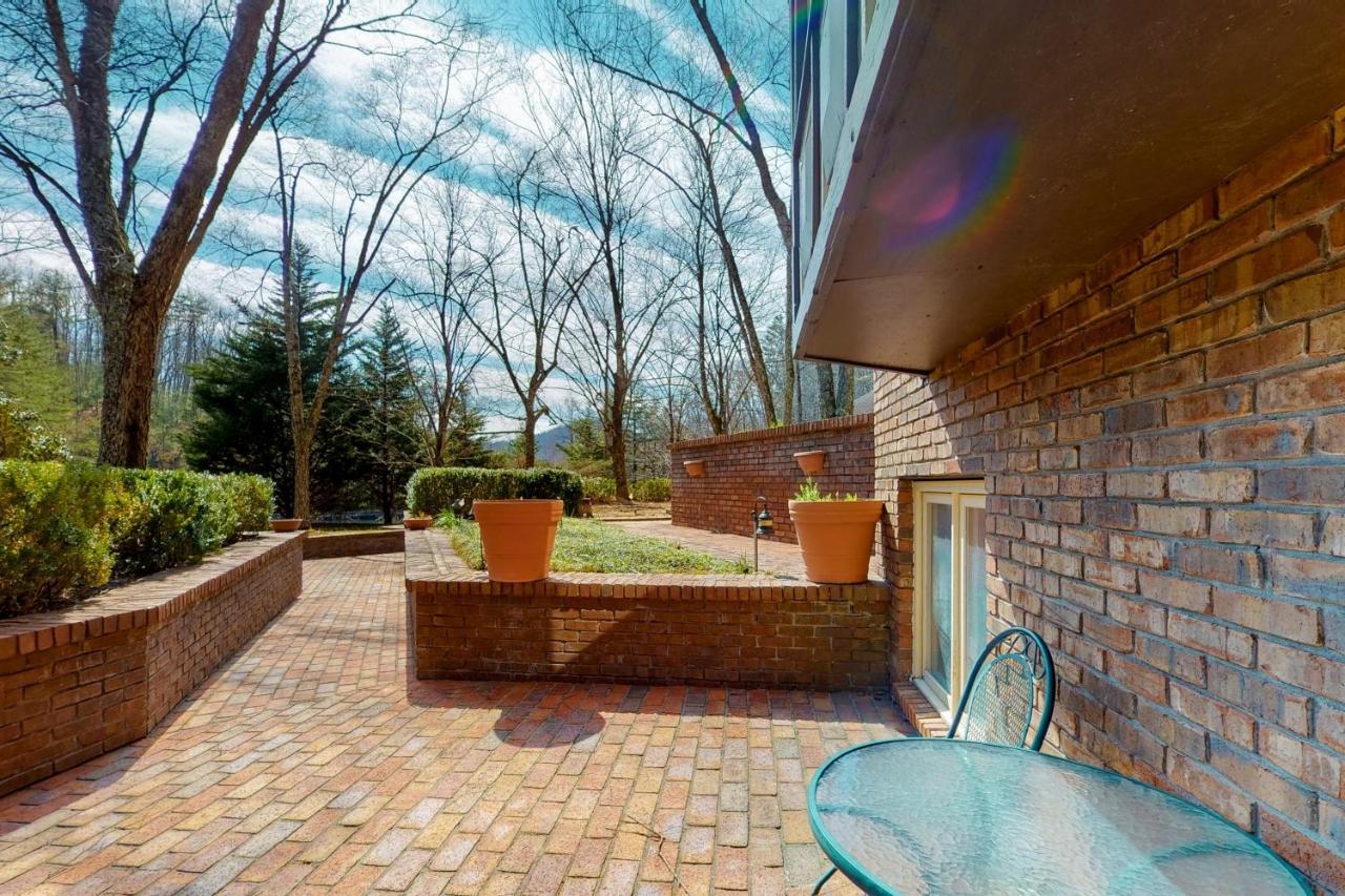 Smoky Mountain Castle Caretaker'S Apartment Сивиървил Екстериор снимка