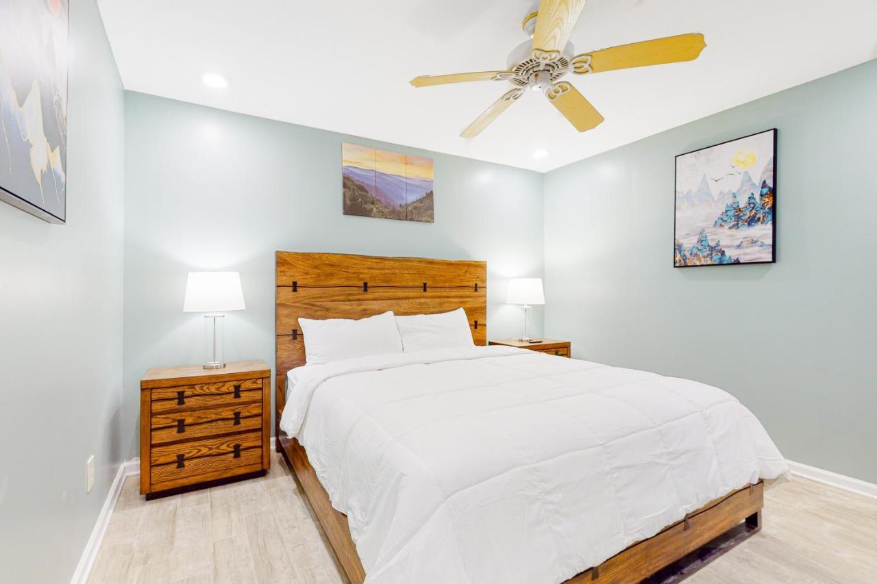 Smoky Mountain Castle Caretaker'S Apartment Сивиървил Екстериор снимка