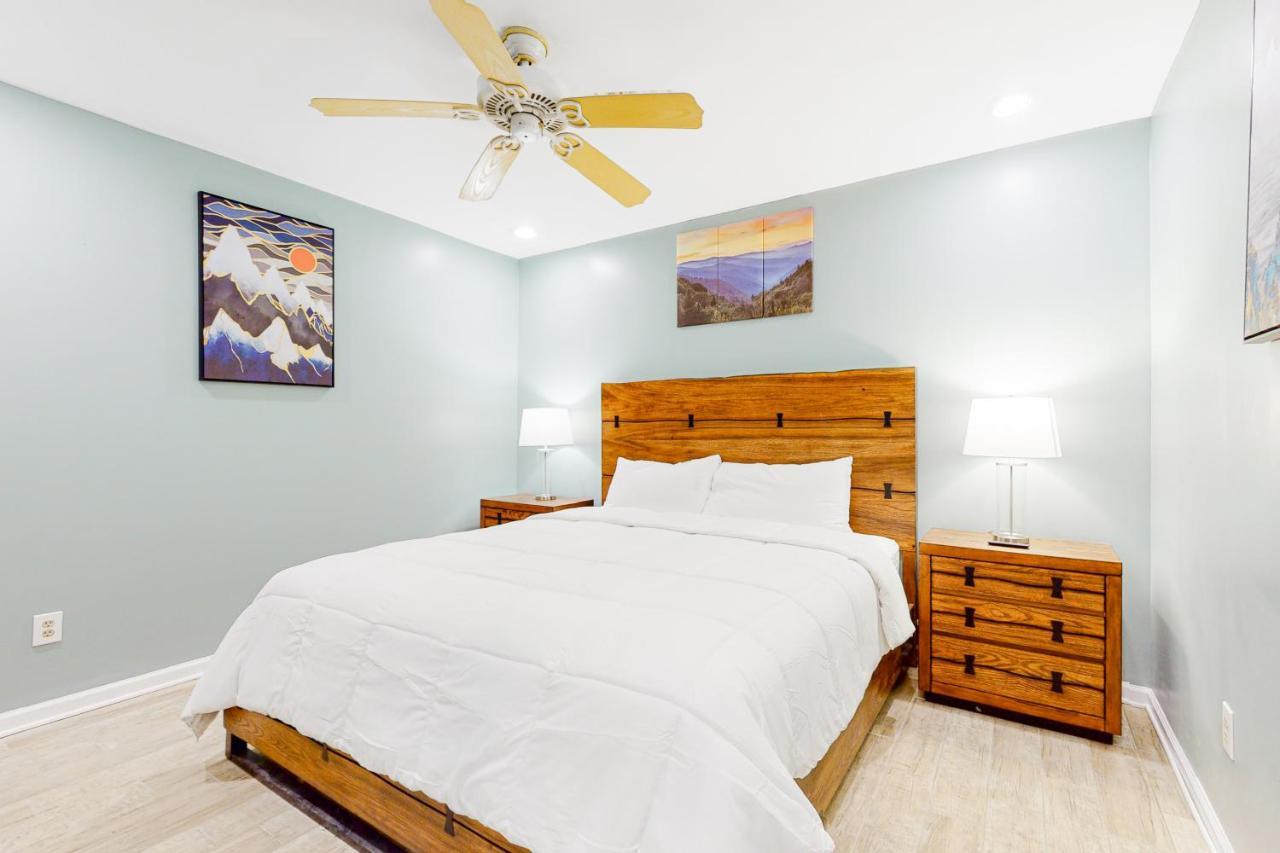 Smoky Mountain Castle Caretaker'S Apartment Сивиървил Екстериор снимка