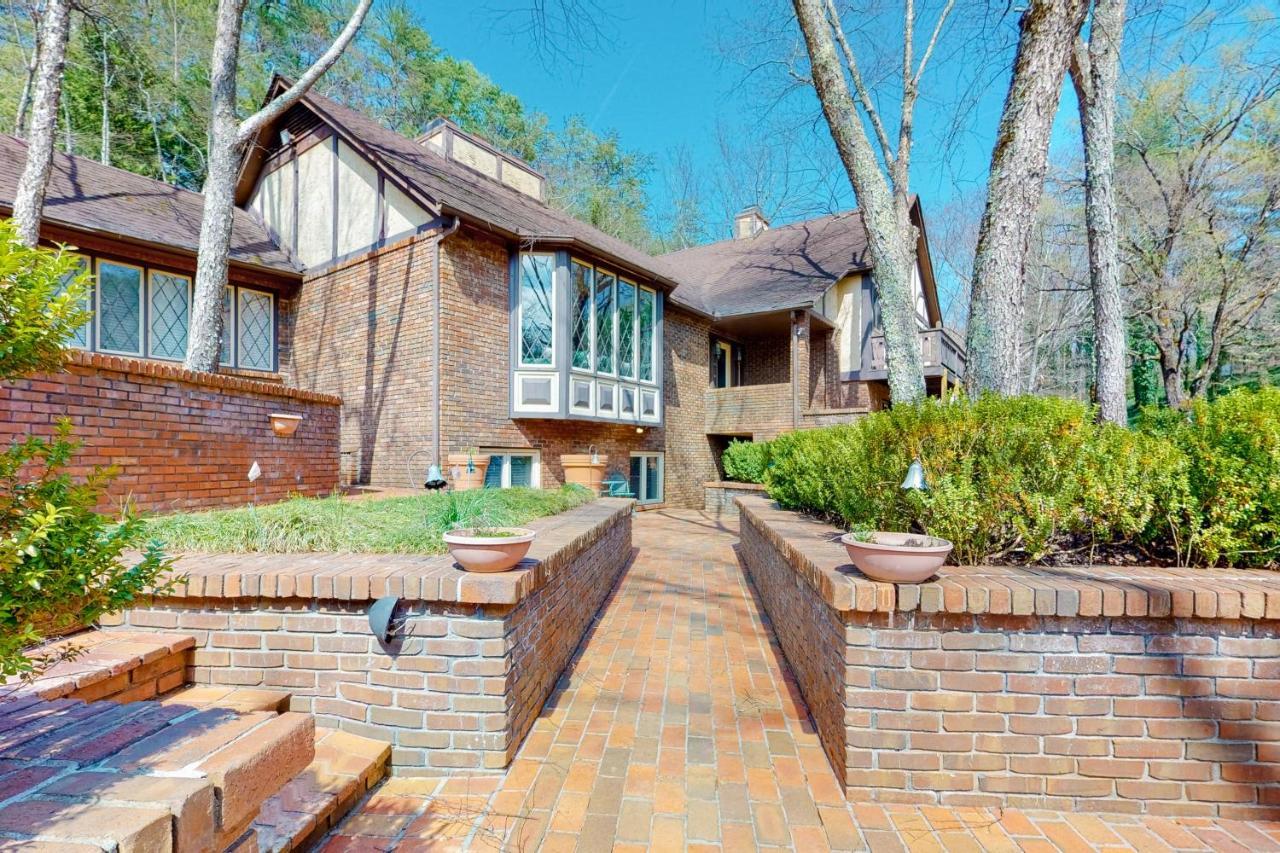 Smoky Mountain Castle Caretaker'S Apartment Сивиървил Екстериор снимка